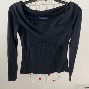 🎉 Host Pick! ABERCROMBIE & FITCH BLACK Crossover Soft AF Long Sleeve Top